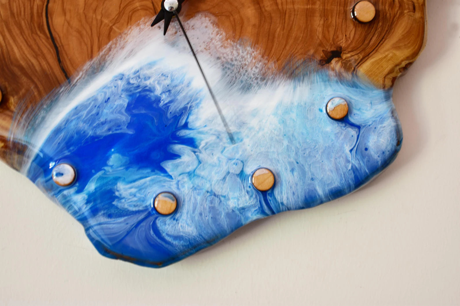 Custom Made Live Edge Rustic Rosewood Wall Clock - Epoxy Resin Ocean Art, Personalized Gift, Unique Olive Wood Wall Clock with Resin Design for Home Décor-Wall Clock-BEESARI