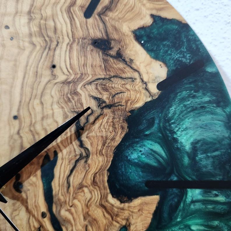 Handcrafted Green Resin Art Wall Clock - Custom-Made Epoxy Decor-Wall Clock-BEESARI