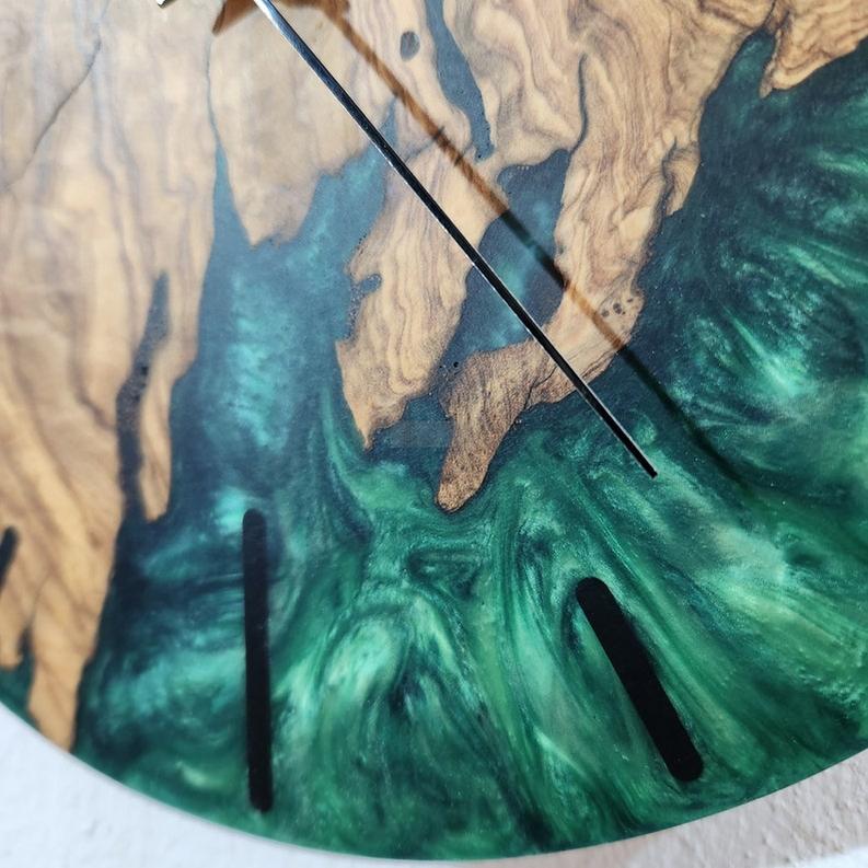 Handcrafted Green Resin Art Wall Clock - Custom-Made Epoxy Decor-Wall Clock-BEESARI