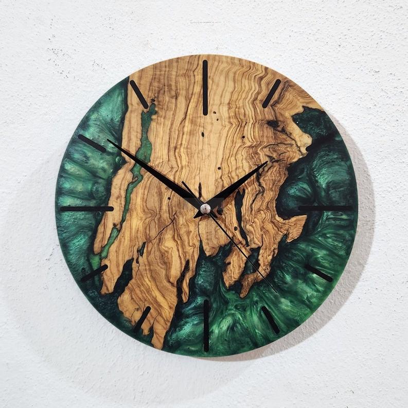 Handcrafted Green Resin Art Wall Clock - Custom-Made Epoxy Decor-Wall Clock-BEESARI