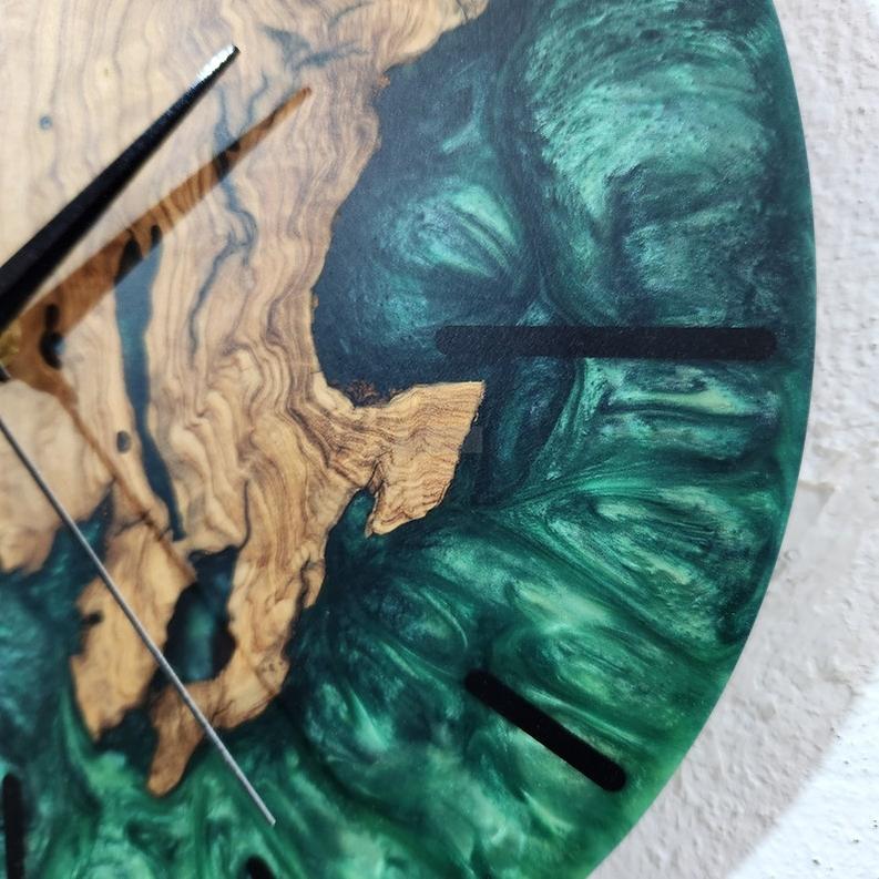 Handcrafted Green Resin Art Wall Clock - Custom-Made Epoxy Decor-Wall Clock-BEESARI