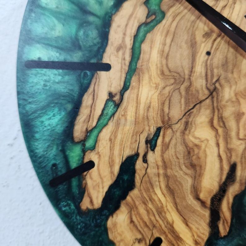 Handcrafted Green Resin Art Wall Clock - Custom-Made Epoxy Decor-Wall Clock-BEESARI