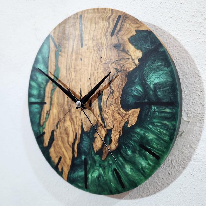 Handcrafted Green Resin Art Wall Clock - Custom-Made Epoxy Decor-Wall Clock-BEESARI