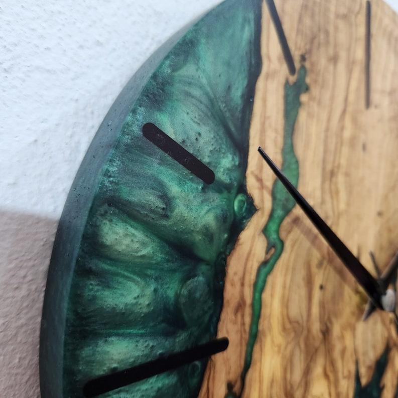 Handcrafted Green Resin Art Wall Clock - Custom-Made Epoxy Decor-Wall Clock-BEESARI