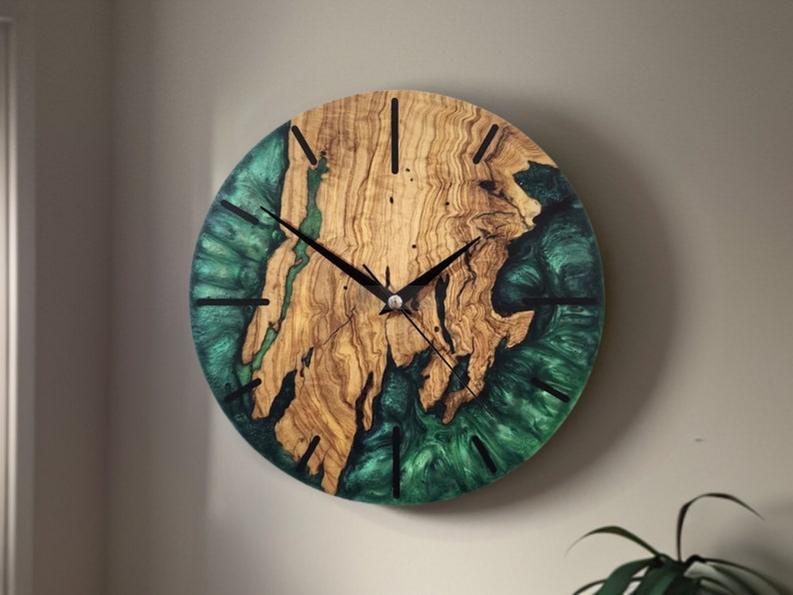 Handcrafted Green Resin Art Wall Clock - Custom-Made Epoxy Decor-Wall Clock-BEESARI