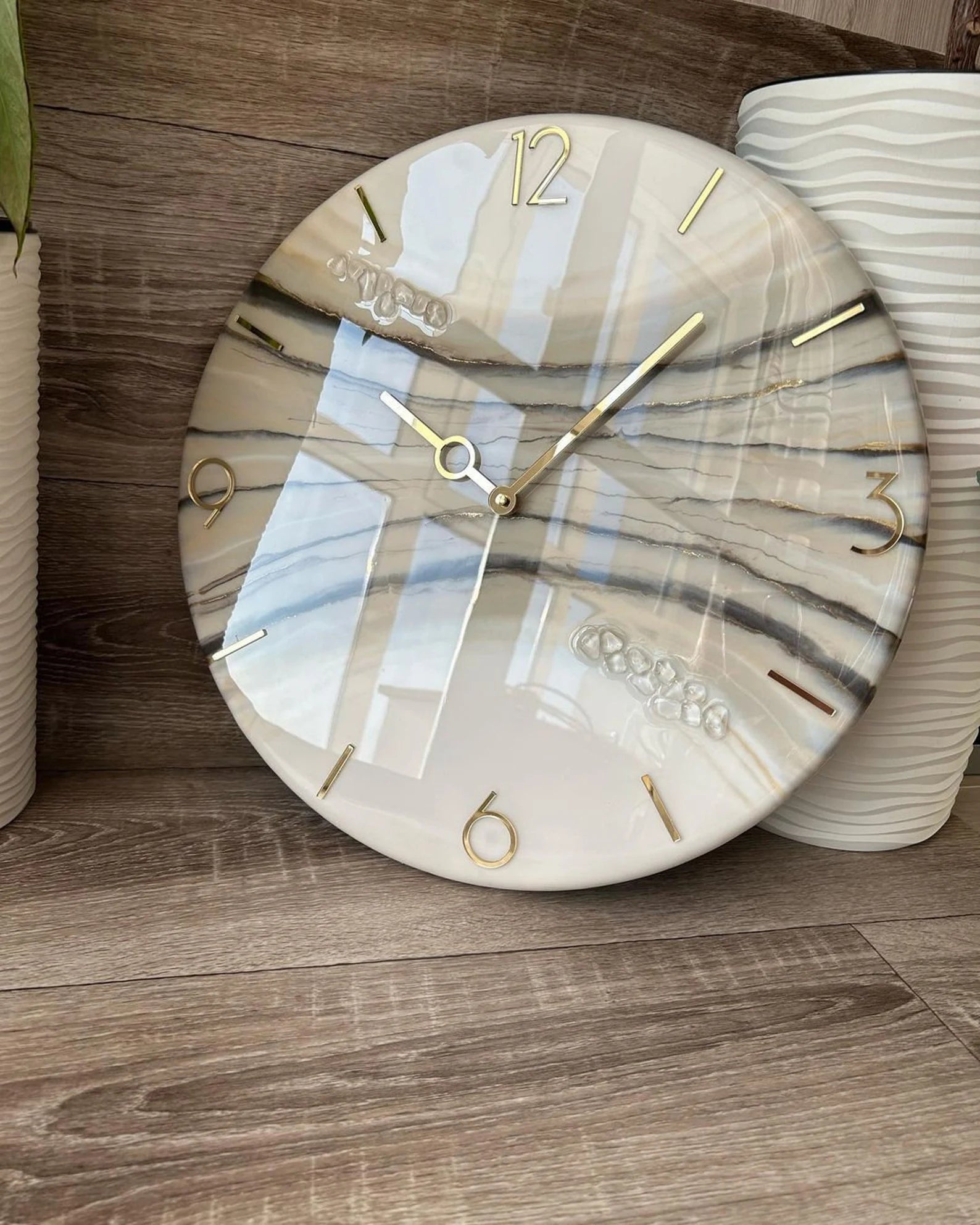 Handcrafted Off-White Resin Wall Clock with Elegant Brown Accents – Unique Stylish Home Decor, Modern Artistic Functional Wall Clock for Living Room & Office-Wall Clock-BEESARI