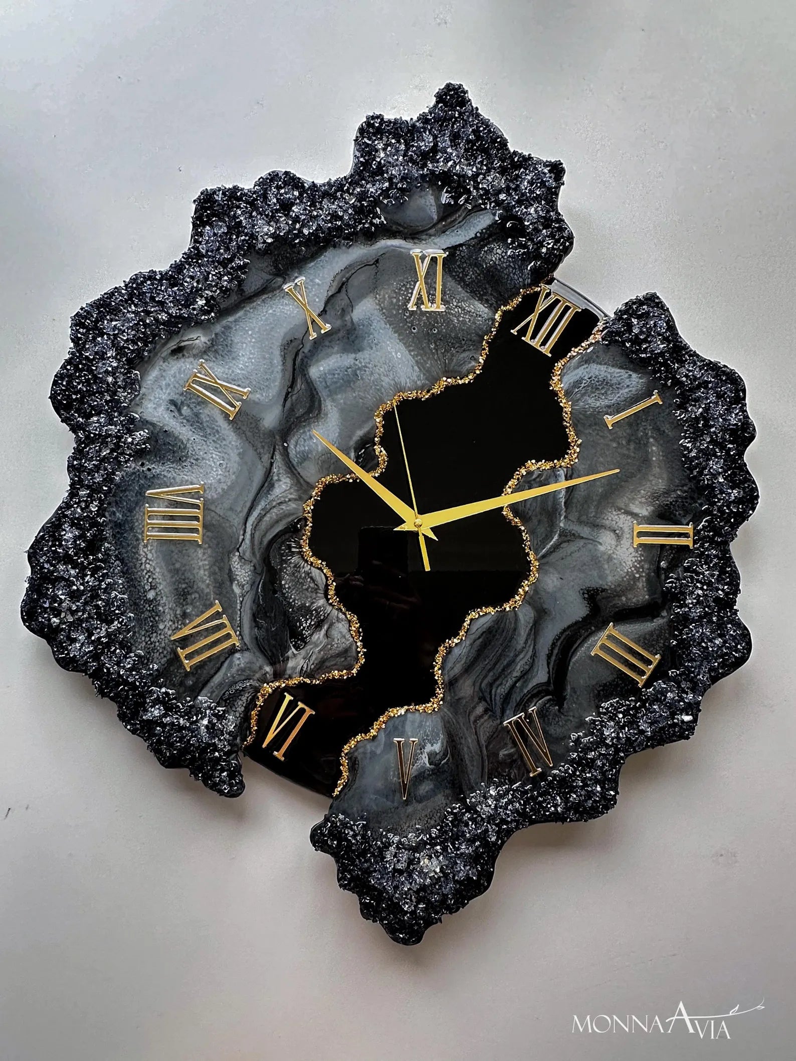 Handmade Epoxy Wall Clock with Stone Effect and Gold Details – Unique Modern Resin Clock for Stylish Home Decor, Luxury Gold Accents, Elegant Interior Design-Wall Clock-BEESARI