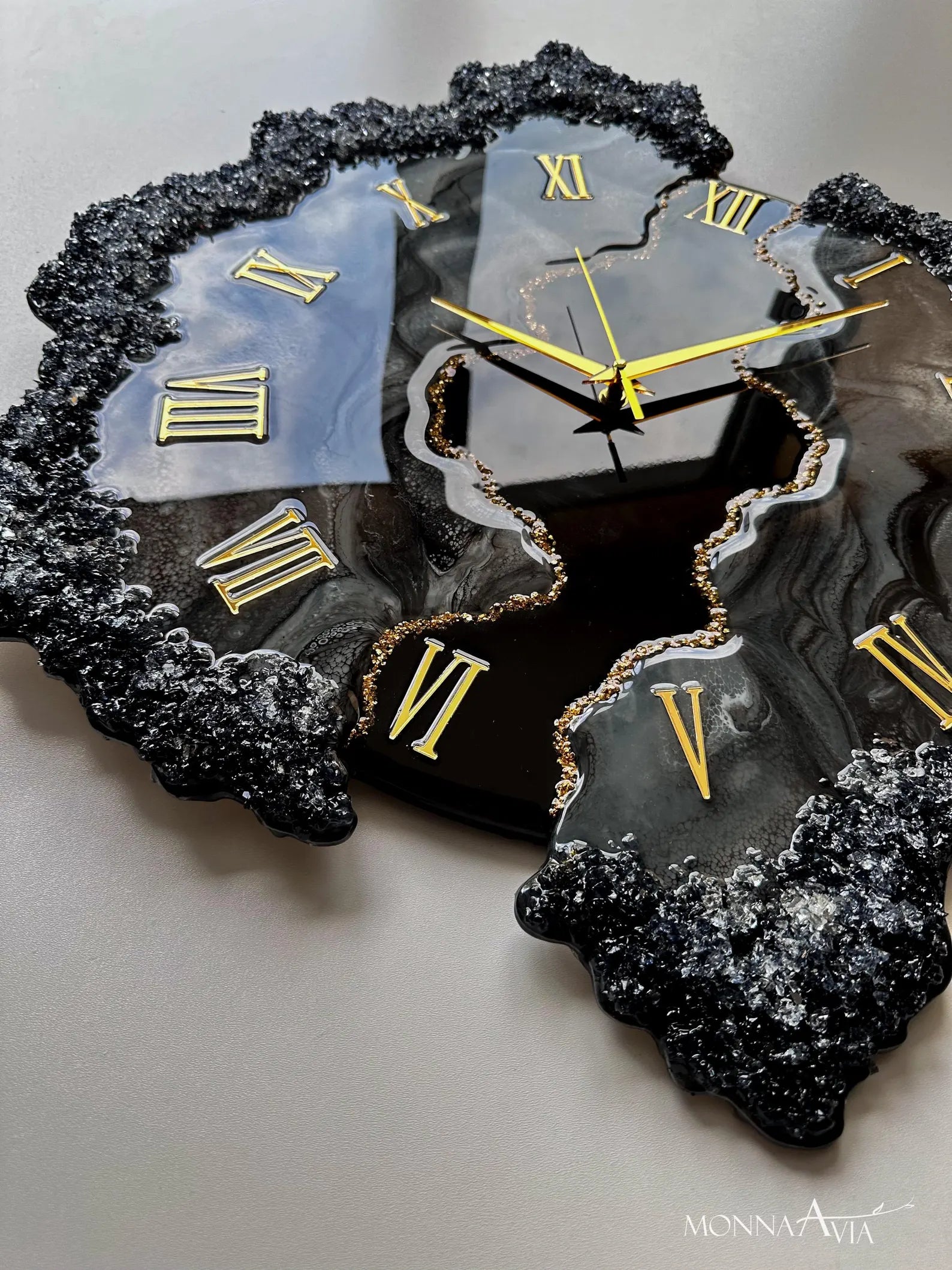 Handmade Epoxy Wall Clock with Stone Effect and Gold Details – Unique Modern Resin Clock for Stylish Home Decor, Luxury Gold Accents, Elegant Interior Design-Wall Clock-BEESARI