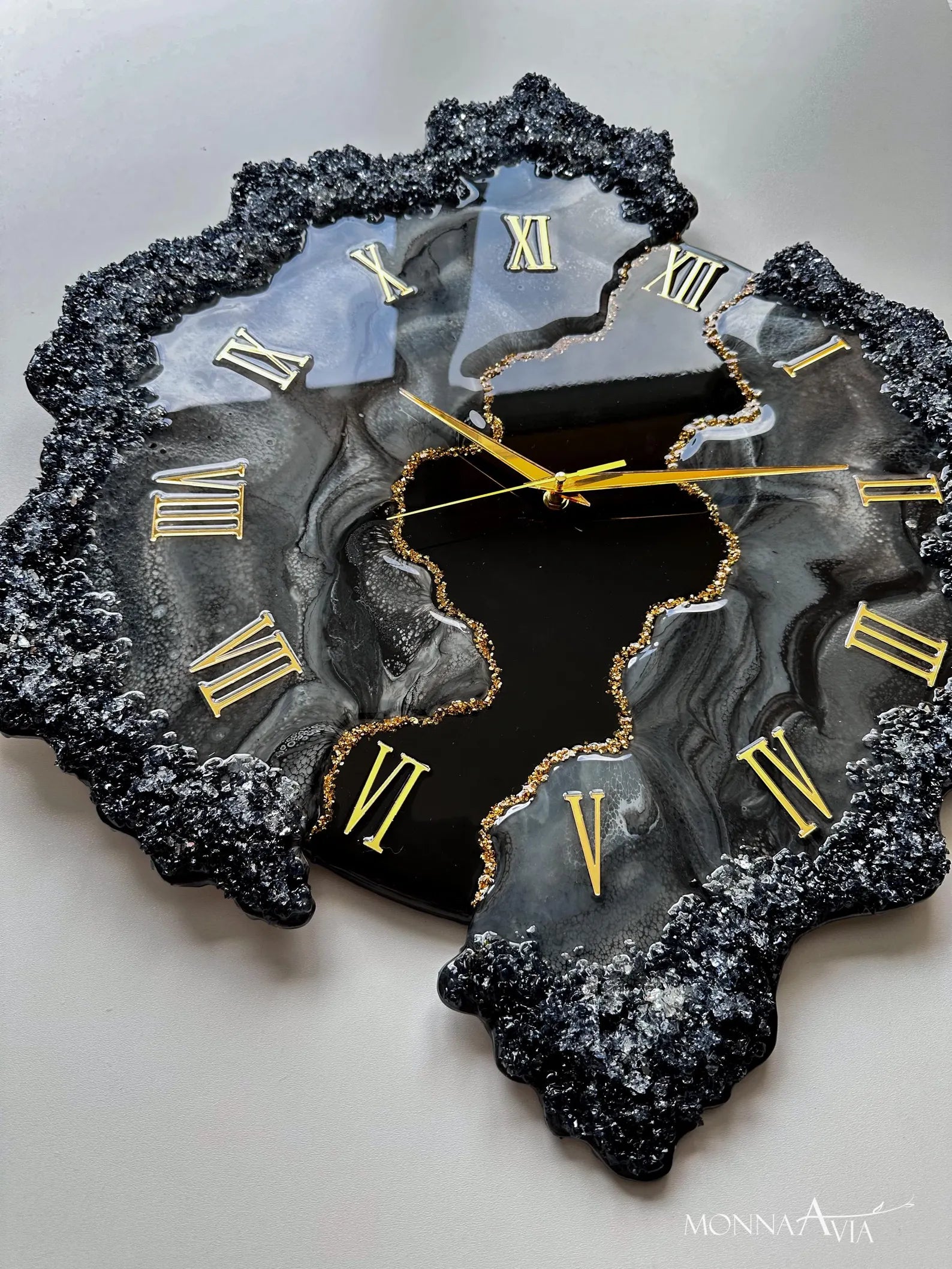 Handmade Epoxy Wall Clock with Stone Effect and Gold Details – Unique Modern Resin Clock for Stylish Home Decor, Luxury Gold Accents, Elegant Interior Design-Wall Clock-BEESARI