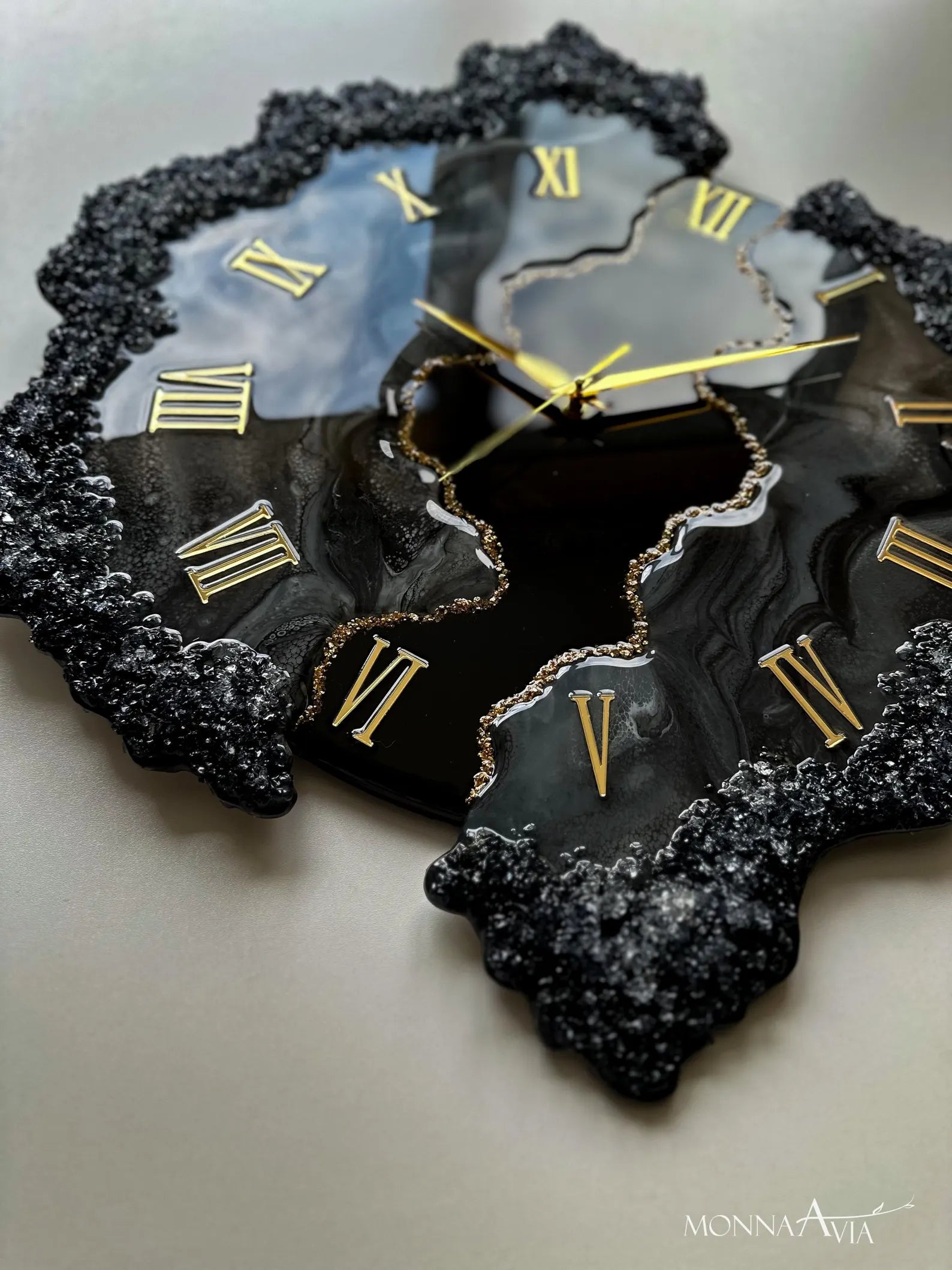 Handmade Epoxy Wall Clock with Stone Effect and Gold Details – Unique Modern Resin Clock for Stylish Home Decor, Luxury Gold Accents, Elegant Interior Design-Wall Clock-BEESARI