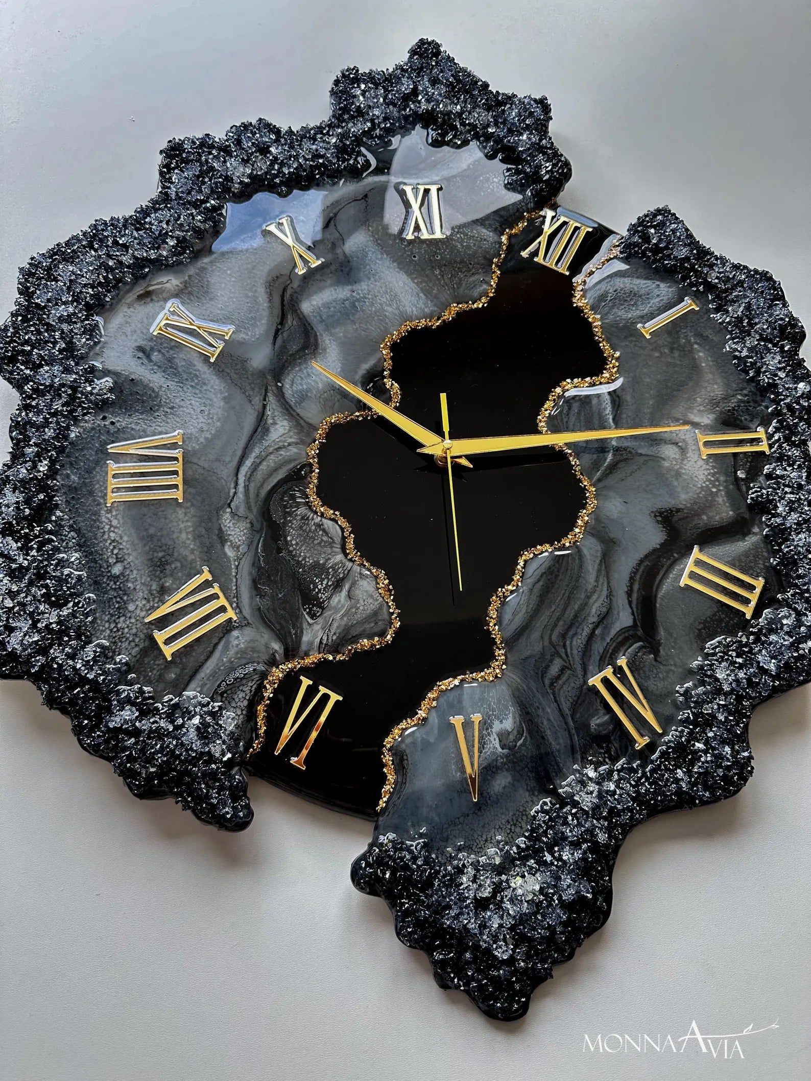Handmade Epoxy Wall Clock with Stone Effect and Gold Details – Unique Modern Resin Clock for Stylish Home Decor, Luxury Gold Accents, Elegant Interior Design-Wall Clock-BEESARI