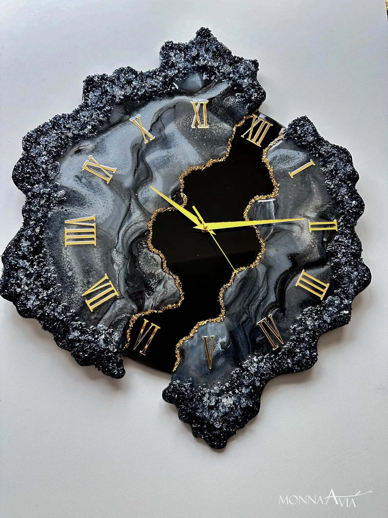 Handmade Epoxy Wall Clock with Stone Effect and Gold Details – Unique Modern Resin Clock for Stylish Home Decor, Luxury Gold Accents, Elegant Interior Design-Wall Clock-BEESARI