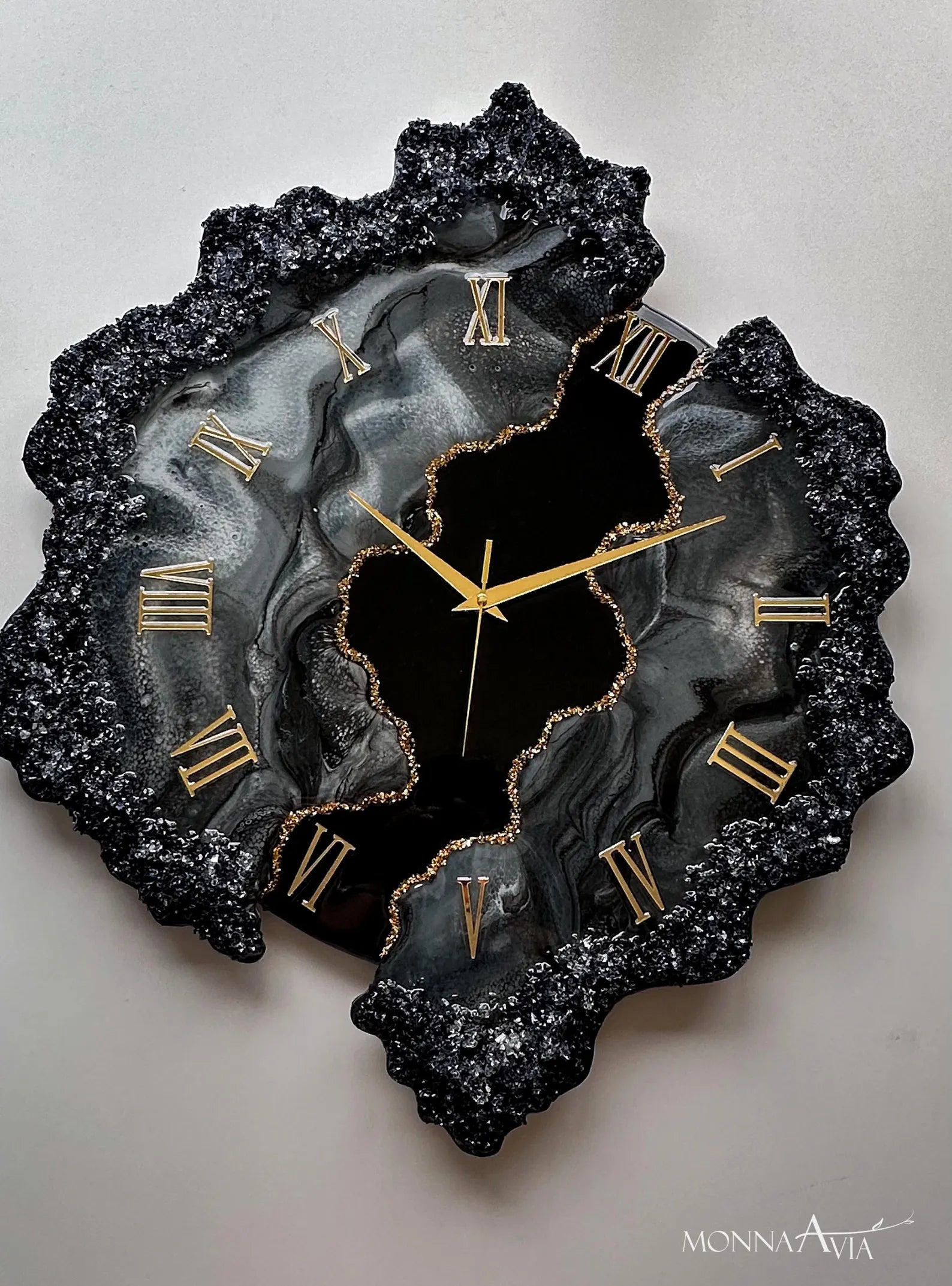 Handmade Epoxy Wall Clock with Stone Effect and Gold Details – Unique Modern Resin Clock for Stylish Home Decor, Luxury Gold Accents, Elegant Interior Design-Wall Clock-BEESARI