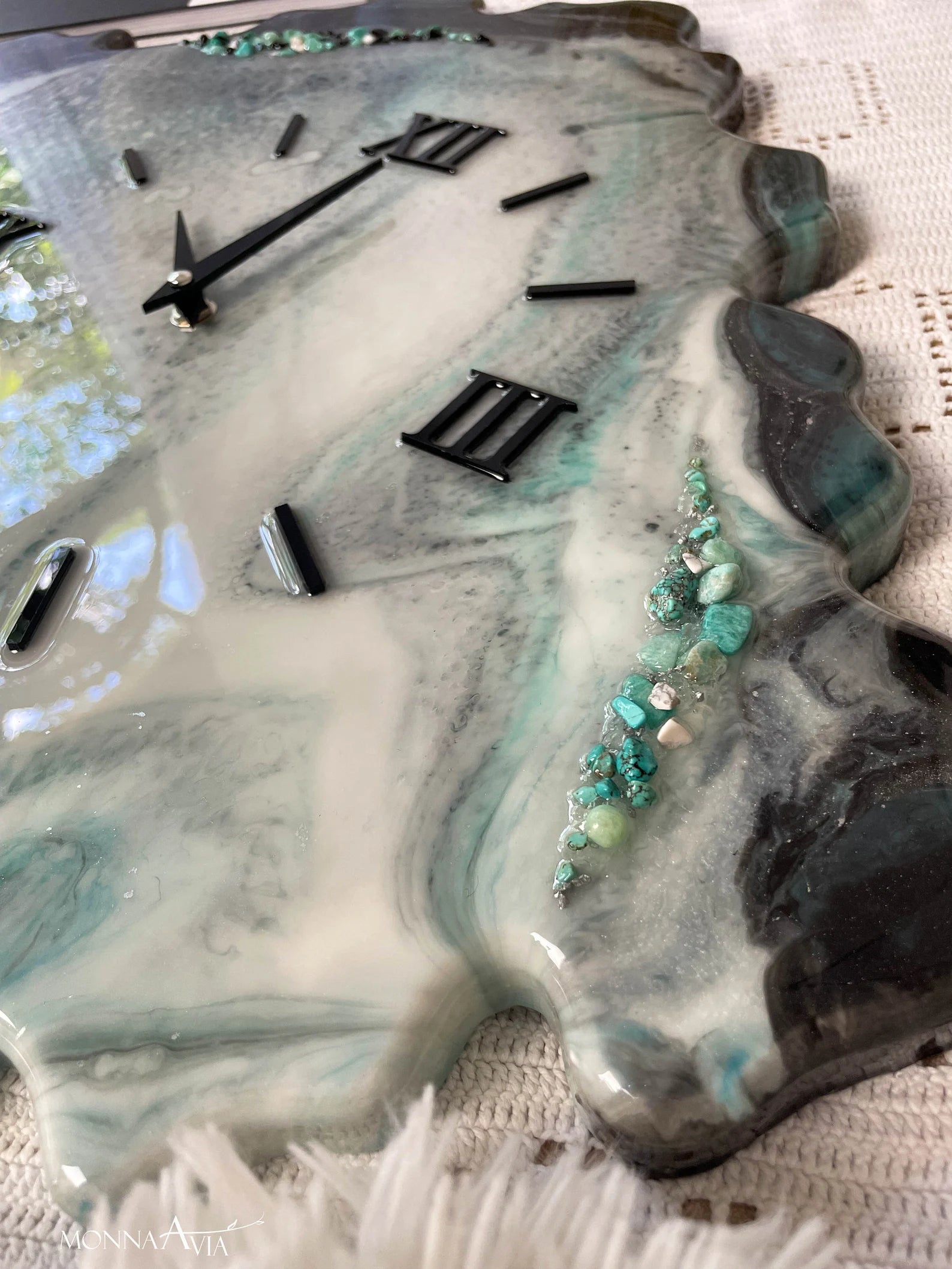 Handmade Geode Wall Clock – Epoxy Resin Wall Clock for Housewarming Gift, First Home, Apartment Decor, Anniversary Gift for Parents, Modern Resin Art, and Unique Wall Art-Wall Clock-BEESARI