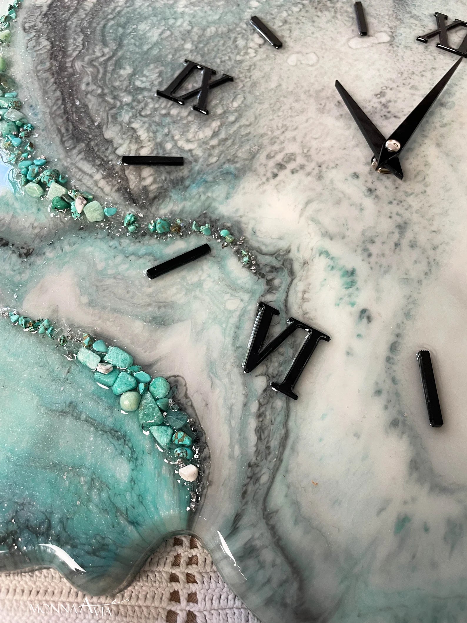Handmade Geode Wall Clock – Epoxy Resin Wall Clock for Housewarming Gift, First Home, Apartment Decor, Anniversary Gift for Parents, Modern Resin Art, and Unique Wall Art-Wall Clock-BEESARI