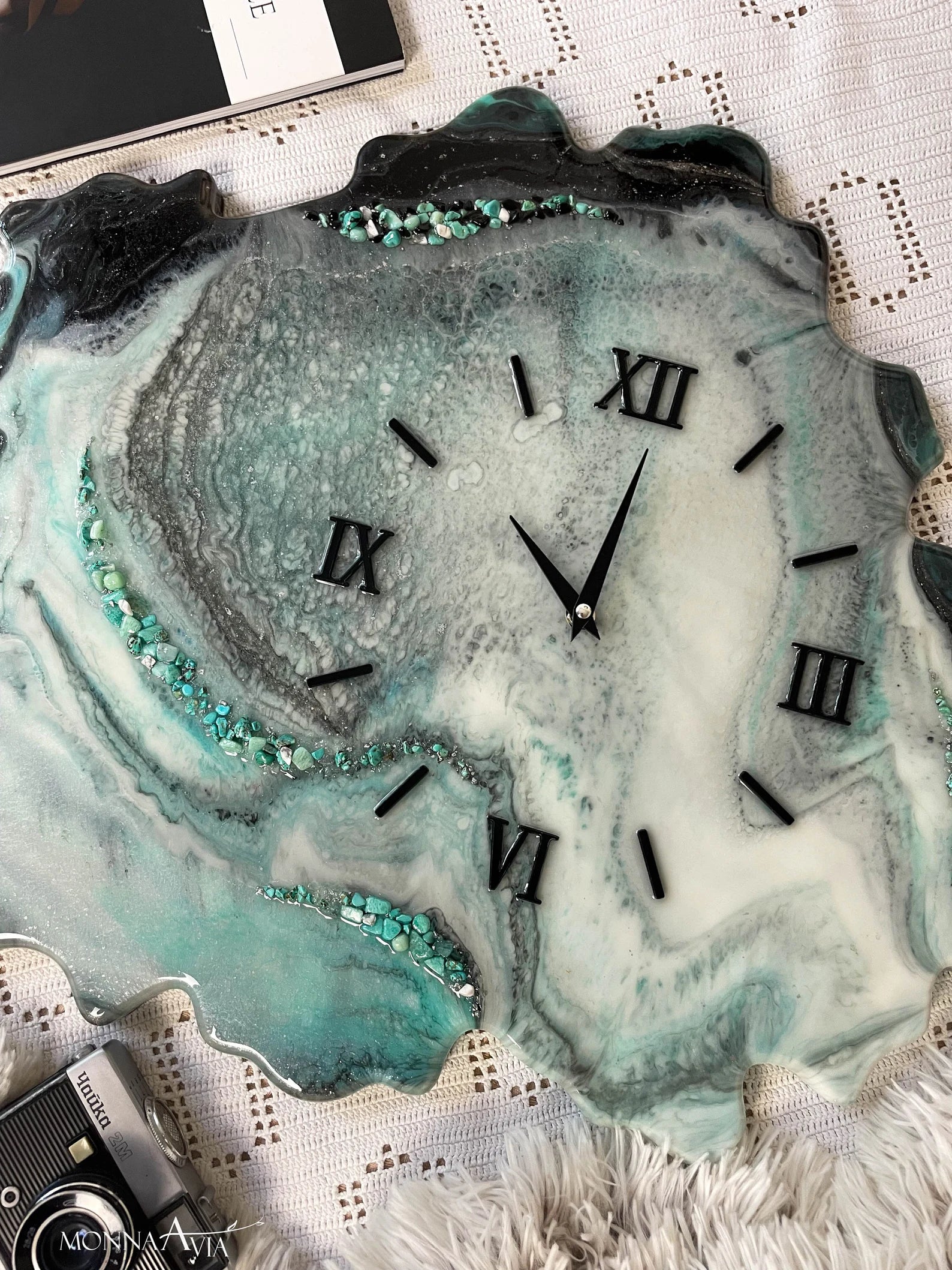 Handmade Geode Wall Clock – Epoxy Resin Wall Clock for Housewarming Gift, First Home, Apartment Decor, Anniversary Gift for Parents, Modern Resin Art, and Unique Wall Art-Wall Clock-BEESARI
