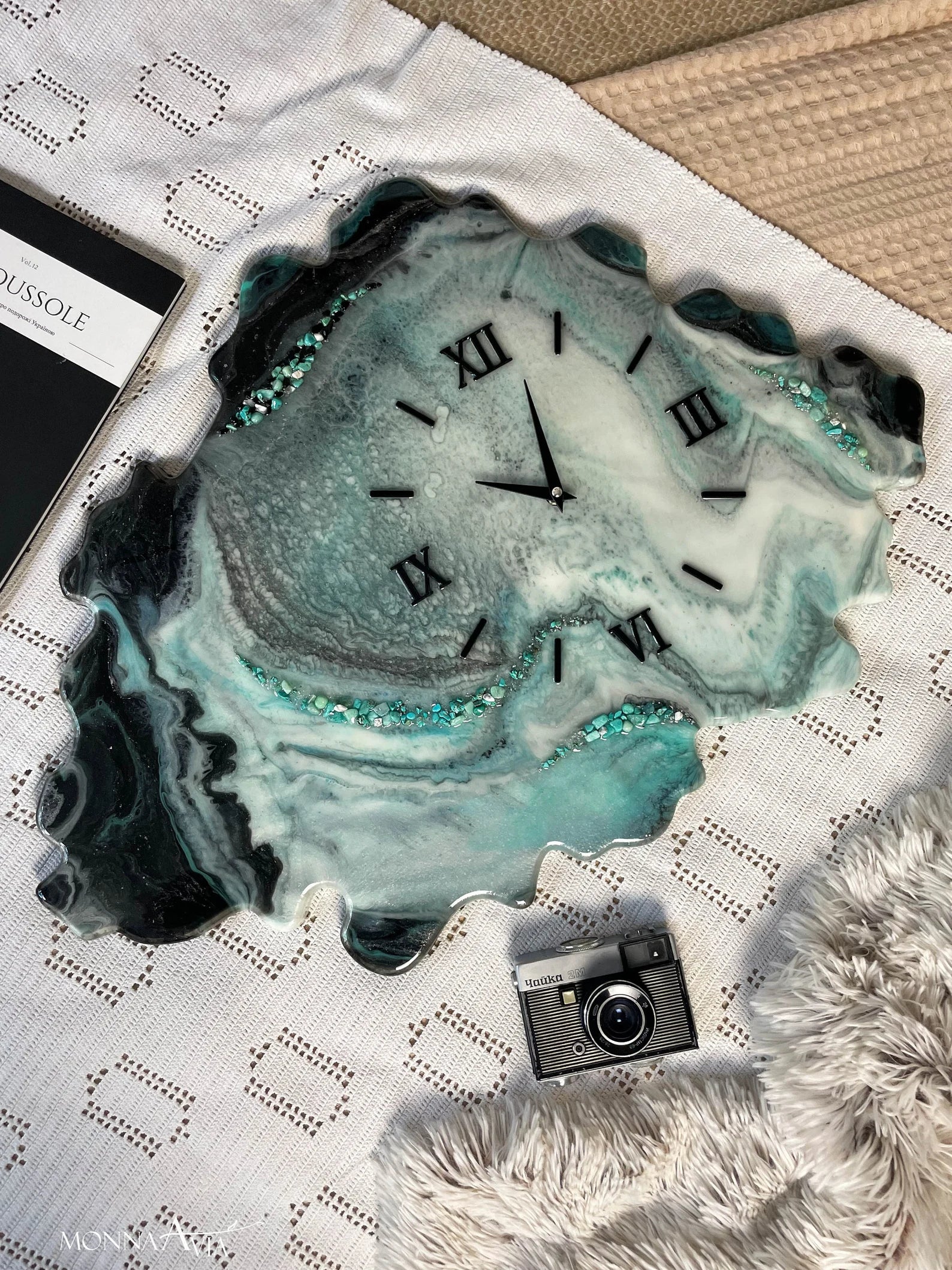Handmade Geode Wall Clock – Epoxy Resin Wall Clock for Housewarming Gift, First Home, Apartment Decor, Anniversary Gift for Parents, Modern Resin Art, and Unique Wall Art-Wall Clock-BEESARI