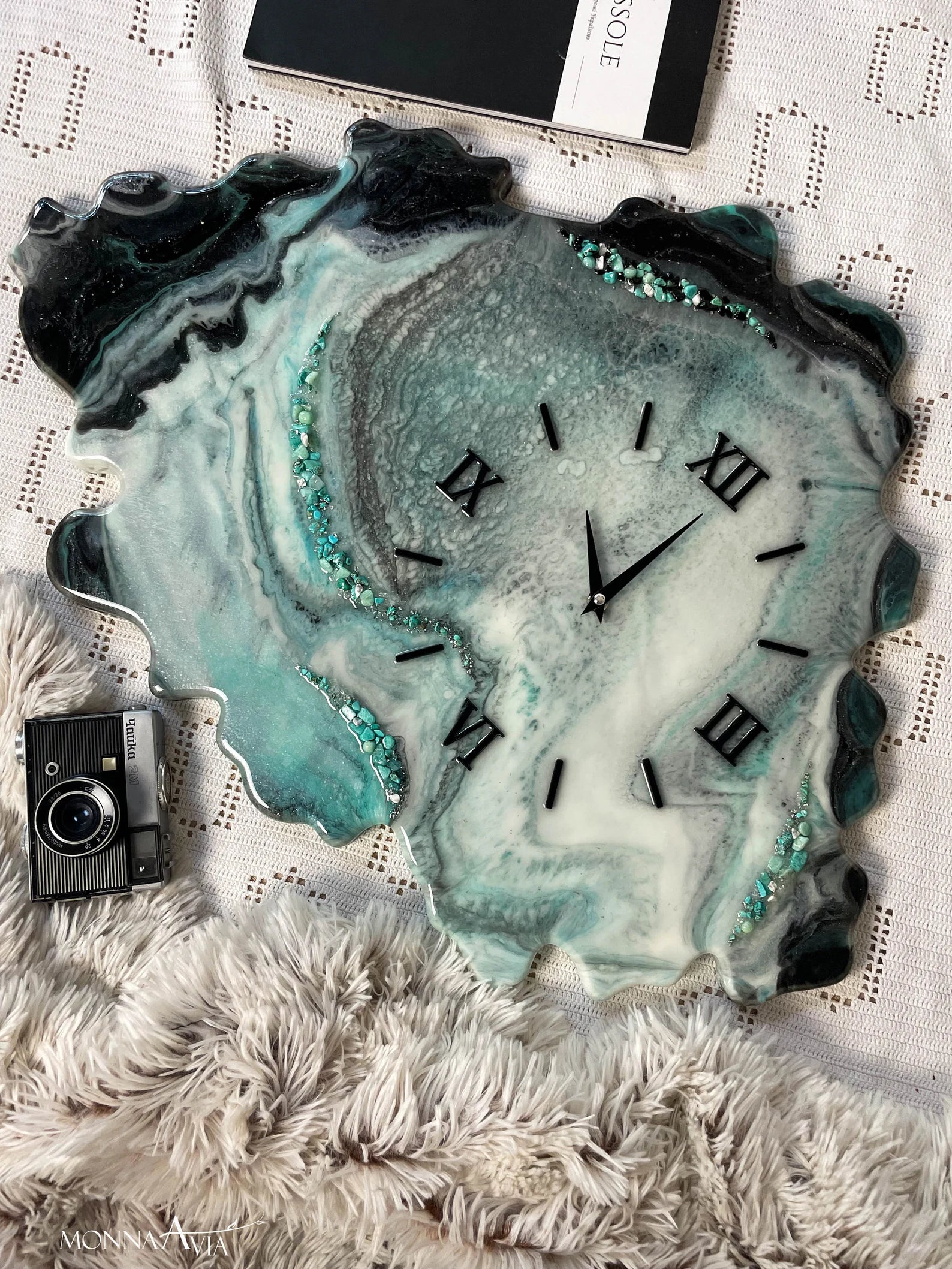 Handmade Geode Wall Clock – Epoxy Resin Wall Clock for Housewarming Gift, First Home, Apartment Decor, Anniversary Gift for Parents, Modern Resin Art, and Unique Wall Art-Wall Clock-BEESARI