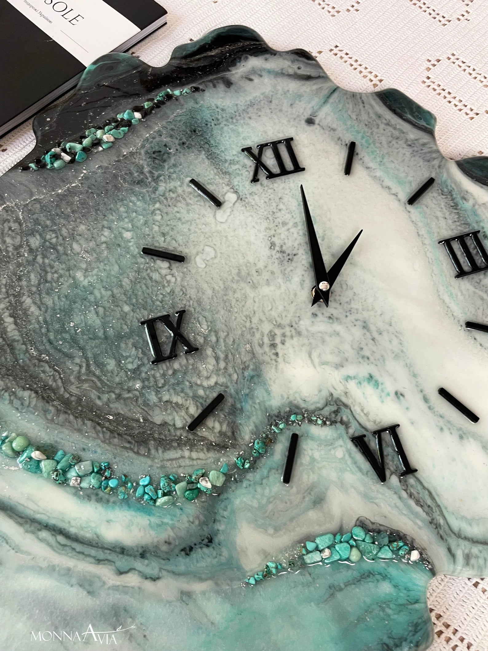 Handmade Geode Wall Clock – Epoxy Resin Wall Clock for Housewarming Gift, First Home, Apartment Decor, Anniversary Gift for Parents, Modern Resin Art, and Unique Wall Art-Wall Clock-BEESARI