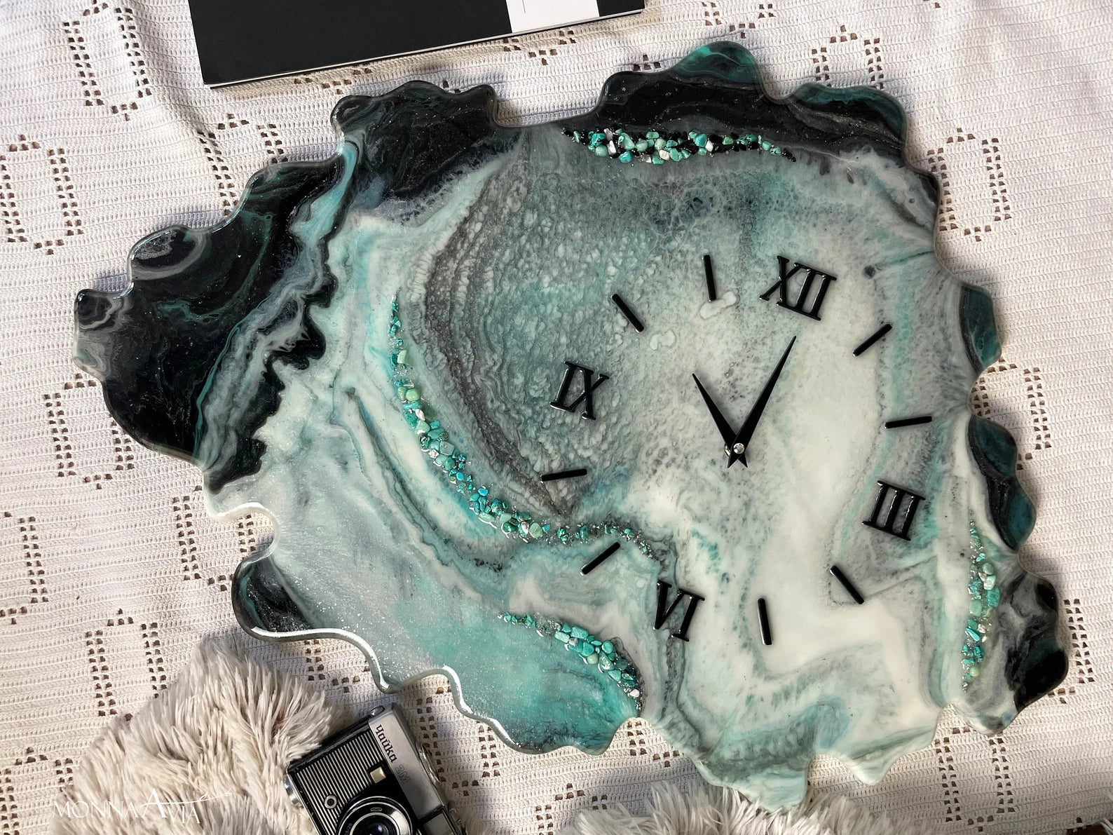 Handmade Geode Wall Clock – Epoxy Resin Wall Clock for Housewarming Gift, First Home, Apartment Decor, Anniversary Gift for Parents, Modern Resin Art, and Unique Wall Art-Wall Clock-BEESARI
