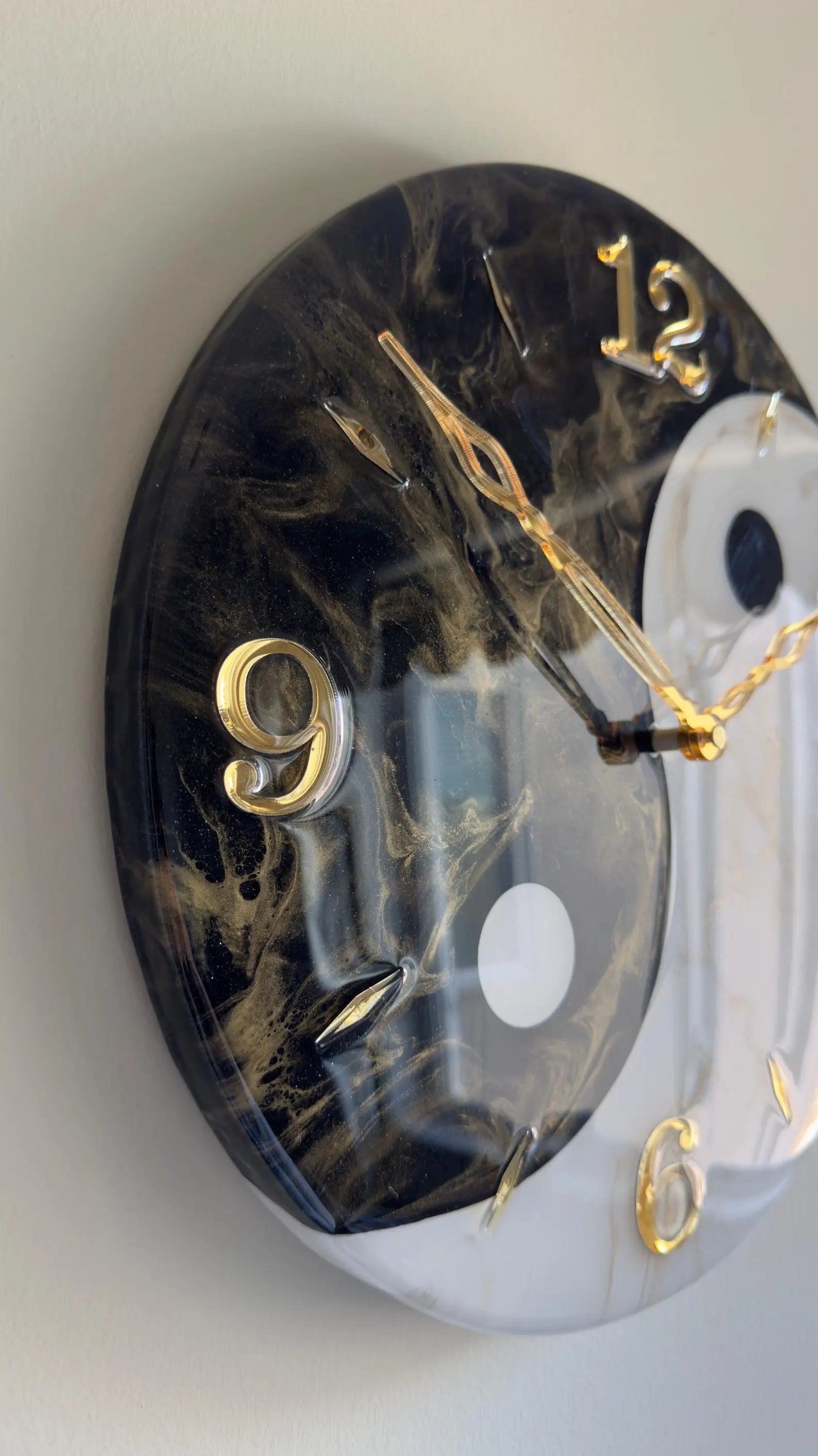 Handmade Resin Wall Clock – Large Modern Wall Clock – Unique Art Resin Desk Clock – Custom Oversized Wall Clock – Stylish Decorative Epoxy Resin Clock for Home & Office-Wall Clock-BEESARI