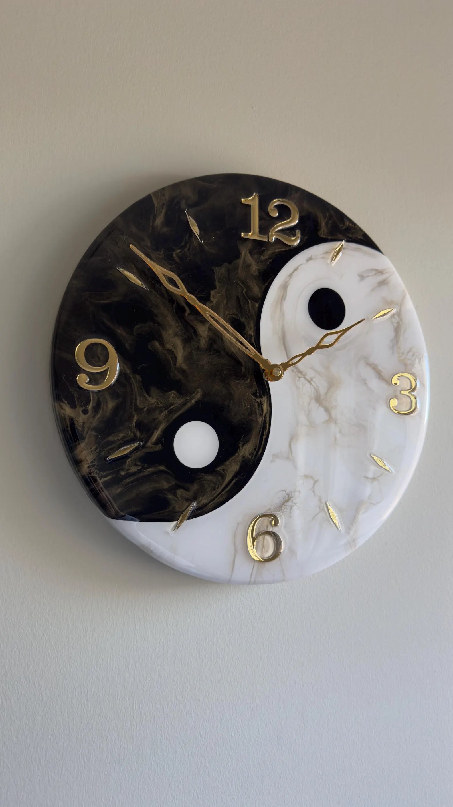 Handmade Resin Wall Clock – Large Modern Wall Clock – Unique Art Resin Desk Clock – Custom Oversized Wall Clock – Stylish Decorative Epoxy Resin Clock for Home & Office-Wall Clock-BEESARI