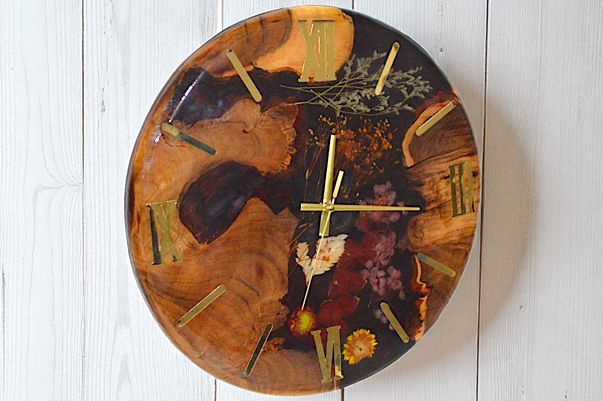 Handmade Resin and Wood Wall Clock with Flowers – Round Botanical Epoxy Art Clock with Roman Numerals, Rustic Floral Decor for Home, Office & Living Room
