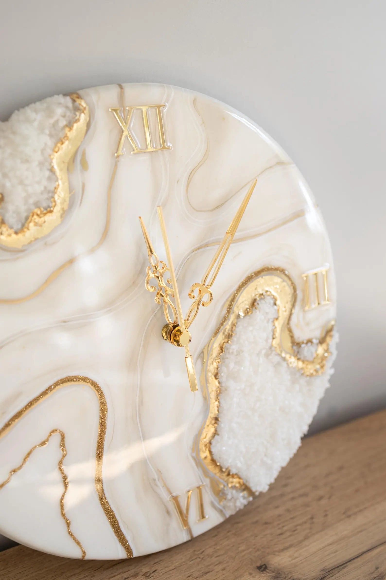 Stunning Gold Geode Resin Wall Clock with Natural Crystals – Unique 13.8 Inch Gold Geode Clock for Wall Decor, Luxury Resin Clock with Crystal Accents for Modern Interiors-Wall Clock-BEESARI