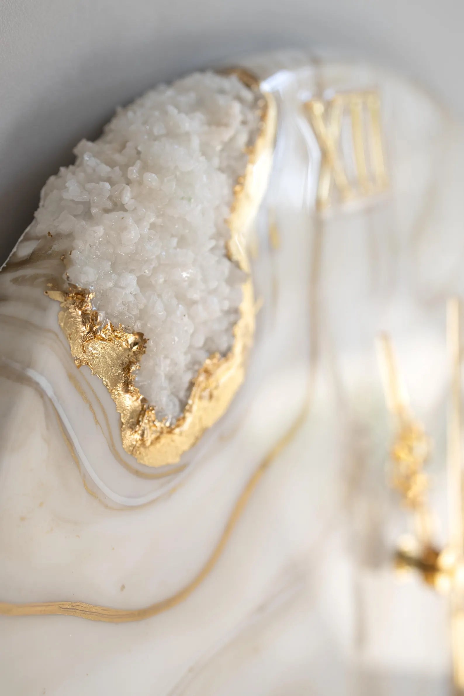 Stunning Gold Geode Resin Wall Clock with Natural Crystals – Unique 13.8 Inch Gold Geode Clock for Wall Decor, Luxury Resin Clock with Crystal Accents for Modern Interiors-Wall Clock-BEESARI