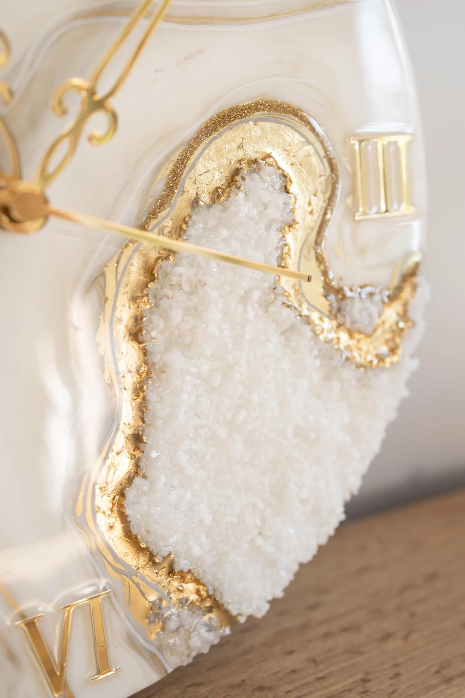 Stunning Gold Geode Resin Wall Clock with Natural Crystals – Unique 13.8 Inch Gold Geode Clock for Wall Decor, Luxury Resin Clock with Crystal Accents for Modern Interiors-Wall Clock-BEESARI