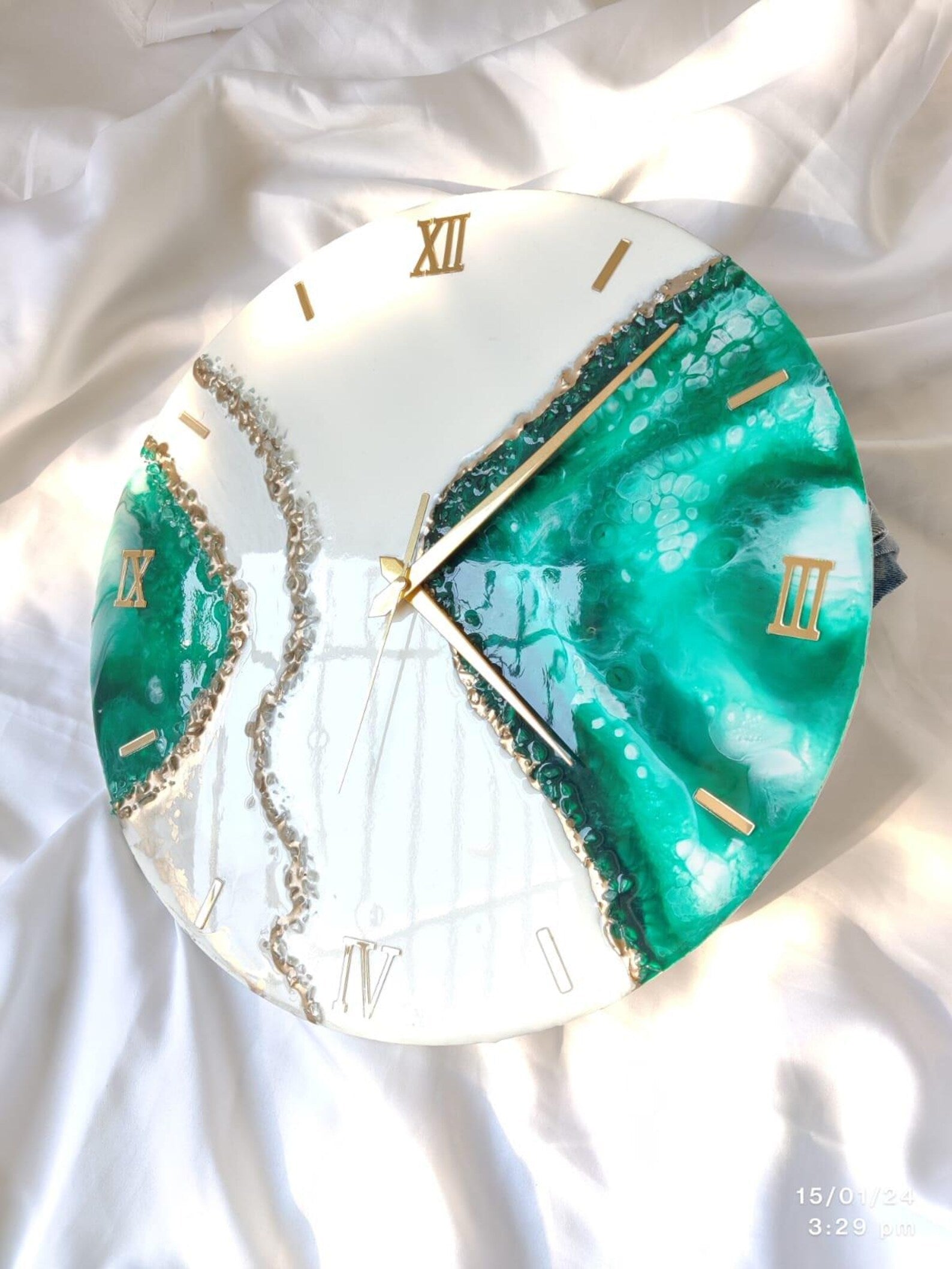 White and Green Resin Wall Clock – Unique Handmade Resin Wall Clock, Green and White Resin Clock, Decorative Custom Resin Clock for Living Room Home Décor-Wall Clock-BEESARI
