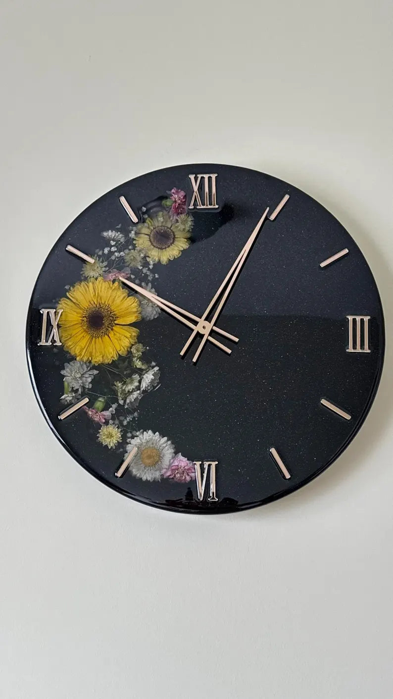 Handmade Epoxy Resin Wall Clock with Dried Flowers – Custom Floral Wall Art – Modern Home Decor and Unique Gift – Botanical Timepiece with Real Blooms