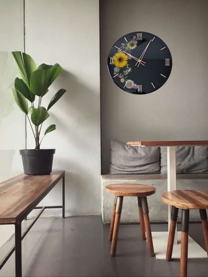 Handmade Epoxy Resin Wall Clock with Dried Flowers – Custom Floral Wall Art – Modern Home Decor and Unique Gift – Botanical Timepiece with Real Blooms