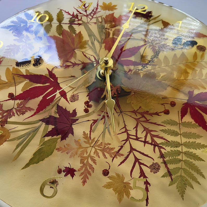 Handmade Resin Wall Clock with Real Pressed Leaves – Botanical Nature-Inspired Decor – Unique Eco-Friendly Gift for Home
