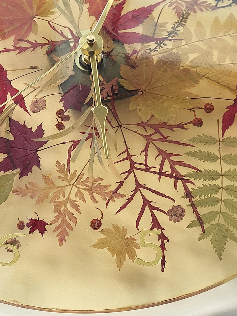Handmade Resin Wall Clock with Real Pressed Leaves – Botanical Nature-Inspired Decor – Unique Eco-Friendly Gift for Home